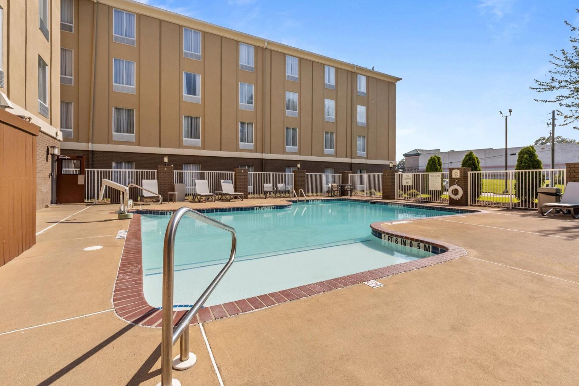 Holiday Inn Express Hotel & Suites Starkville, An Ihg Hotel Εξωτερικό φωτογραφία